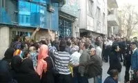 ازدحام سینمایی‌ها برای دریافت عیدی+عکس