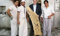 هدیه ویژه نانوایان ایرانی به همکار فرانسوی
