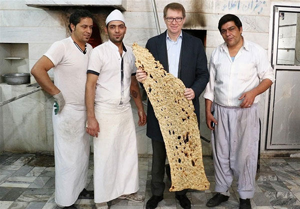 هدیه ویژه نانوایان ایرانی به همکار فرانسوی