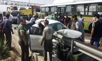 برخورد شدید «ام‌وی‌ام» با گاردریل در اتوبان آزادگان