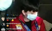 یحیی مدال نقره را به یک هوادار داد