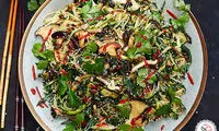 طرز تهیه نودل سبزیجات؛ غذای سریع چینی