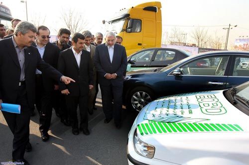 احمدی نژاد از خودروی پاک رونمایی کرد+عکس