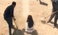 عکس سنگسار زن به خاطر موبایل... (18+)