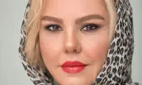 آرایش غلیظ خانم بازیگر در یک مراسم توجه‌برانگیز شد