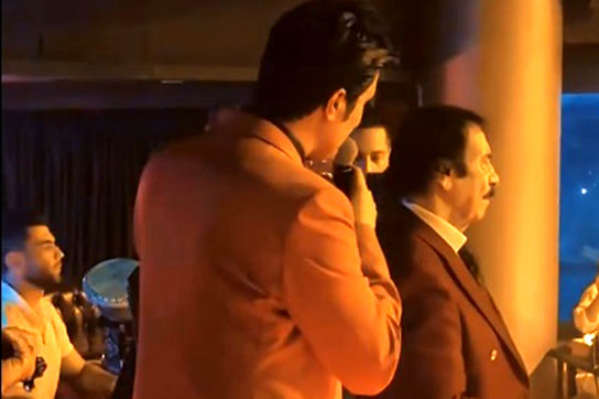 اما حق جواد یساری استیج رستوران کیش نبود!