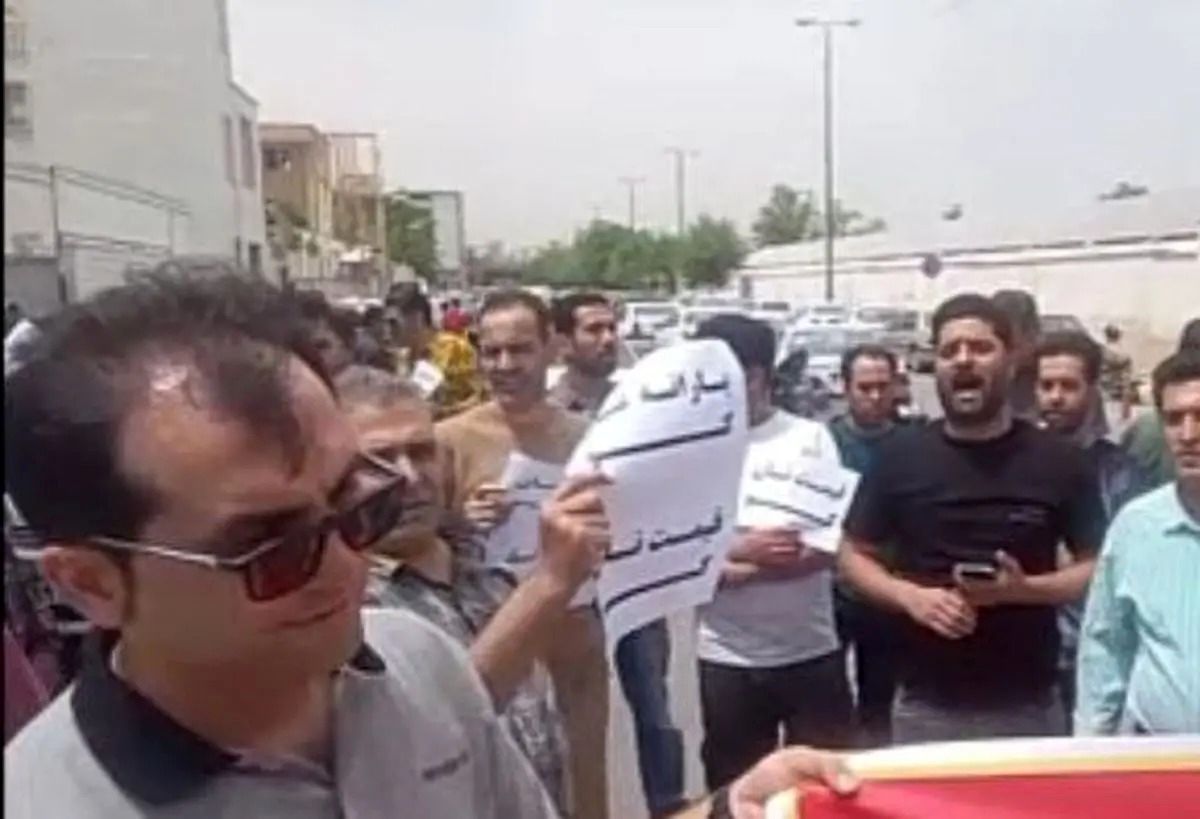   ماجرای تجمع اعتراضی نانواها در اراک و مشهد 