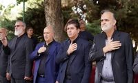 علی پروین در مراسم پخت ۷۲ دیگ غذای نذری