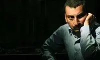 چشمان گریان ارژنگ امیرفضلی بعد از خبر فوت اکبر عبدی