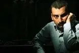 چشمان گریان ارژنگ امیرفضلی بعد از خبر فوت اکبر عبدی