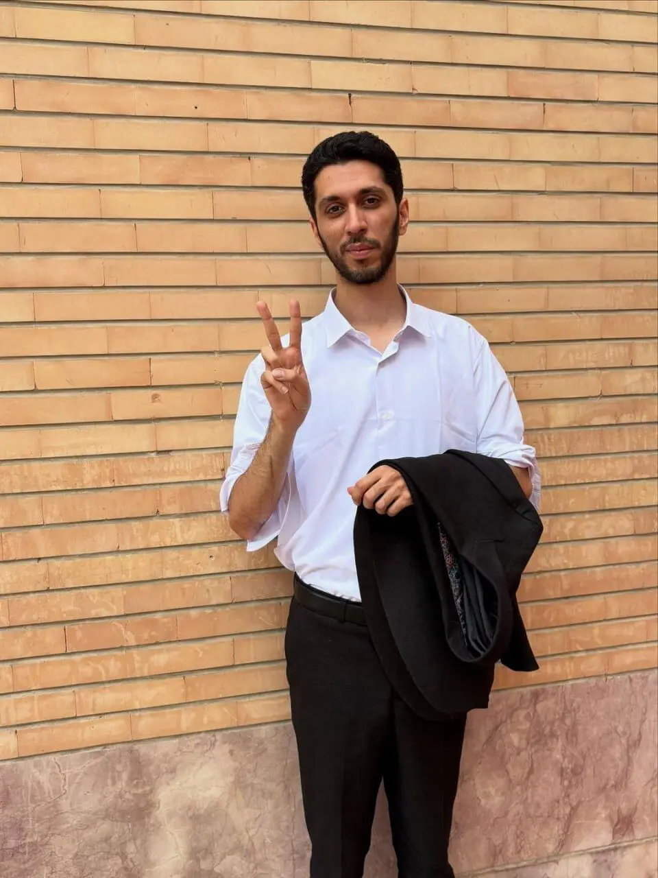 نوید کلهرودی با قید وثیقه آزاد شد