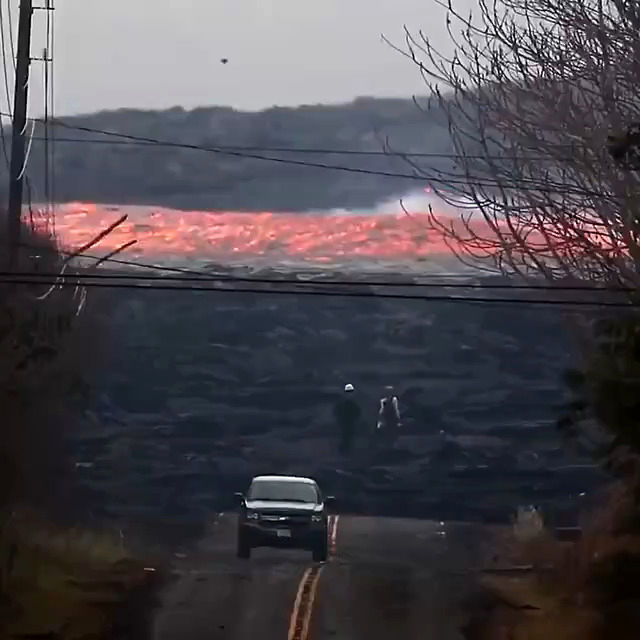 ویدئو باورنکردنی از گدازه آتشفشان  پس از فوران 