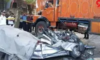 تصادف شاخ به شاخ با کامیون؛ پراید له شد
