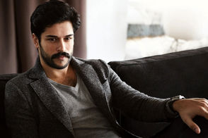 آقای بازیگر جذاب تولدش را با کریسمس جشن گرفت