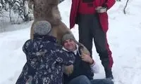 دوستی جالب و دیدنی یک مرد با خرس غول‌پیکر 