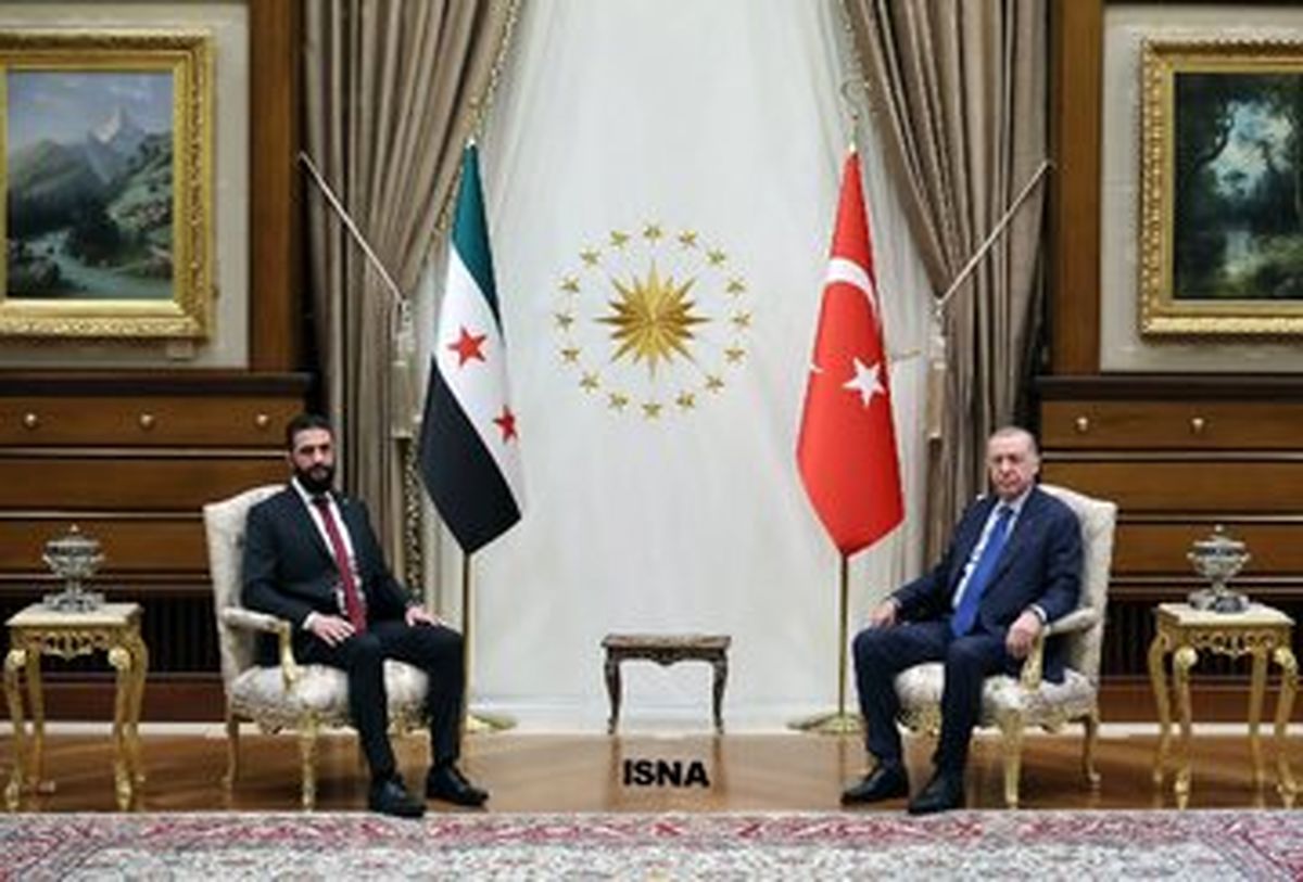عکس یادگاری همسر جولانی با همسر اردوغان در ترکیه