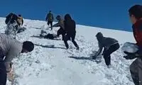 تونل وحشت برفی در روستای گلزرد شازند
