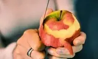 پوست کندن میوه و سبزیجات یا نکندن؟