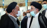 واکنش عبدی به دست‌بوسی دعایی از رئیسی