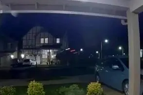 پرواز یک کامیون به دل منازل مسکونی در آمریکا