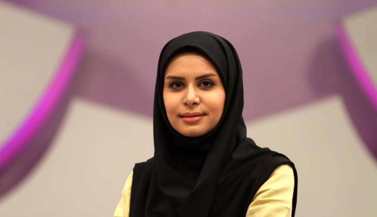   عکسی از پوشش متفاوت خانم مجری صداوسیما 