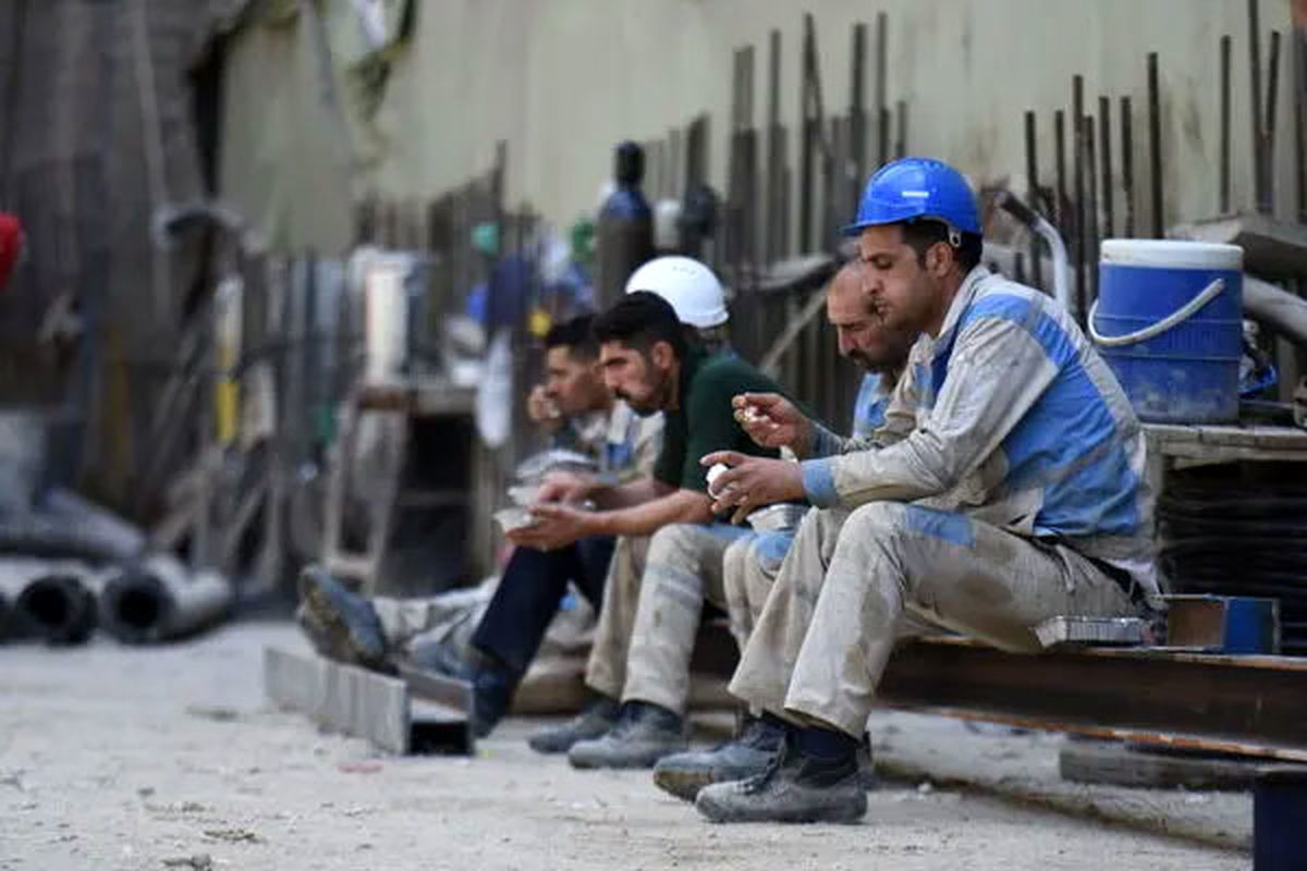اثر افزایش مزد ۱۴۰۴ با تورم قبل از تحویل سال خنثی شد