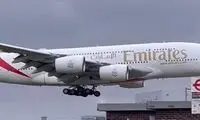  لحظه‌ی تماشایی از فرود هواپیمای لوکس اماراتی در لندن! 