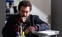 ژست خاص ساسانِ فاصله‌ها با یک سگ بازیگوش