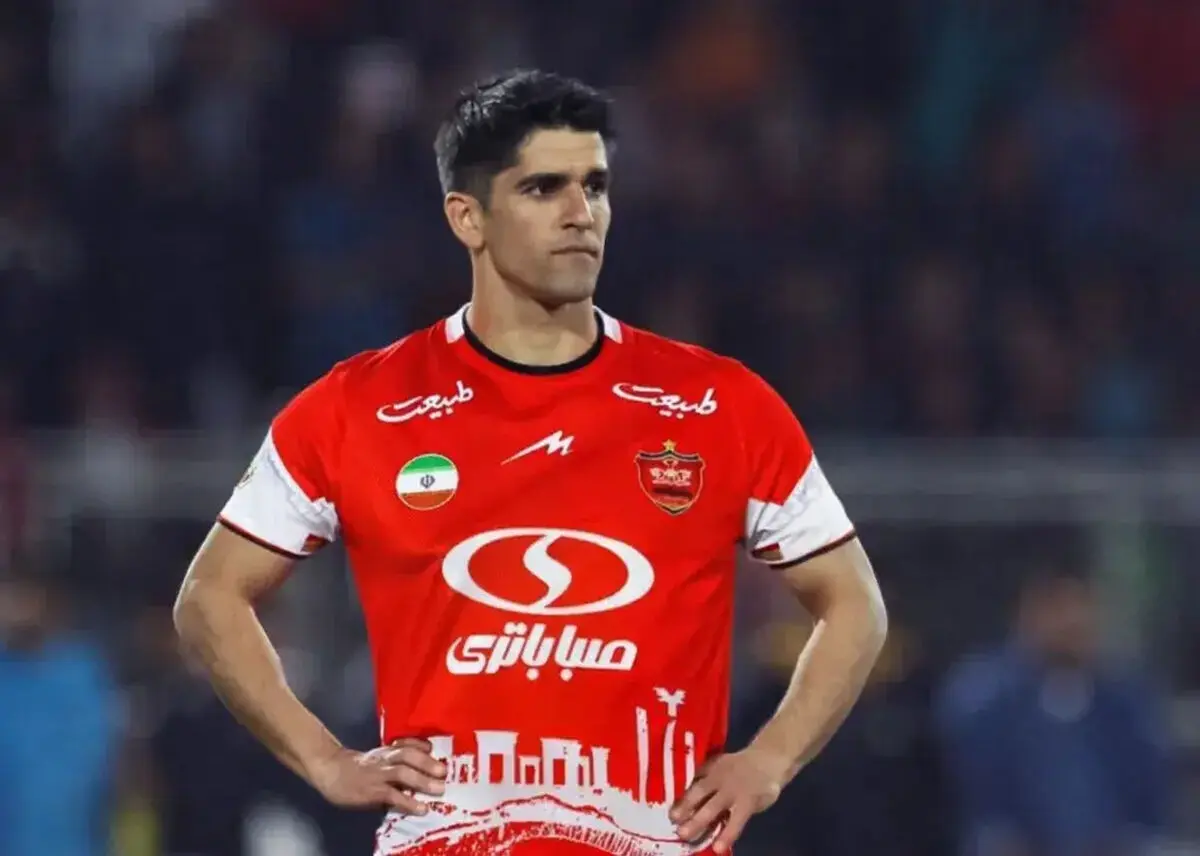بازیکن پرسپولیس همزمان روی دو هم‌تیمی سالتو زد!