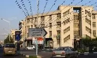بنر نصب شده در مرکز شهر تهران جلب توجه کرد