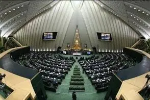 حضور آنلاین یک نماینده در جلسه علنی از داخل ماشین! 