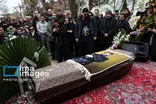 تصاویری از حضور هنرمندان در مراسم خاکسپاری حمید هیراد