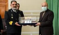 هدیه متفاوت قالیباف به فرمانده نیروی دریایی 