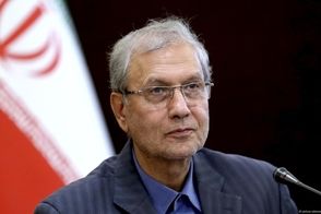 اشک‌های علی ربیعی در منزل الهه بند نیامد