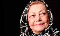 حمیده خیرآبادی در ۳۷ سالگی و در پشت صحنه یک تئاتر، سال 1340