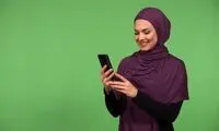 از بس زنم توی گوشی موبایلش می‌چرخد به او شک کرده‌ام