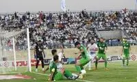 اعتراض عکاس‌ها به داور در بازی ملوان و نفت