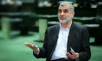 قاب پربازدید از علی نیکزاد در مرقد امام