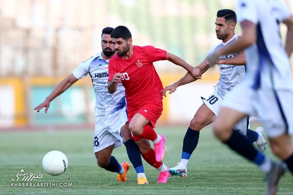 ماشین داوران پیکان - پرسپولیس وسط اتوبان خراب شد!