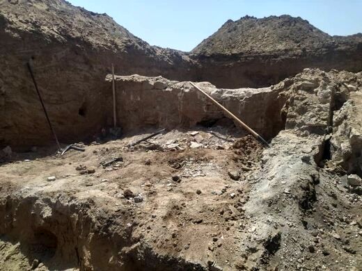 کشف سازه‌ای تاریخی حین خاکبرداری شهرستان زاوه