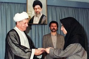 مریم میرزاخانی ۱۸ ساله در روزنامه ۳۰ سال پیش