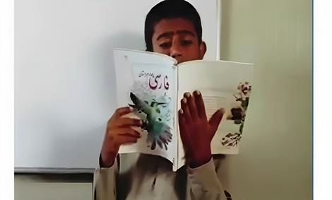 قرائت احساسی شعر باز باران توسط دانش‌آموز بلوچستانی