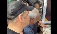 گریه‌های بی‌امان غلامرضا نیکخواه در کنار پیکر اکبر عبدی