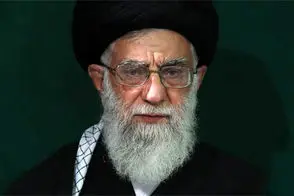 تصاویری از حضور رهبر انقلاب در حرم امام 