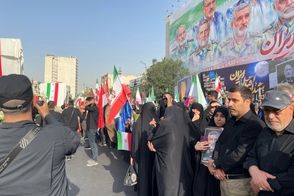پیکر شهدای جنگ به میدان انقلاب رسید