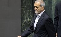 عکس پربازدید از پزشکیان در مسجد سلطان قابوس