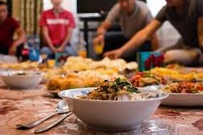ابتکار یک هموطن برای برگزاری مهمانی در هنگام قطعی برق