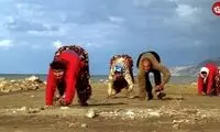 خانواده‌ای عجیب که چهار دست و پا راه می روند