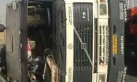 تصاویر تکان‌دهنده از تصادف و واژگونی مرگبار کامیون