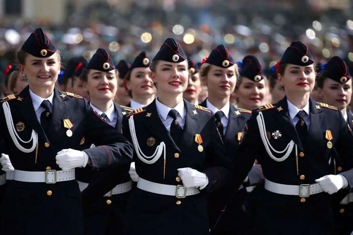 رژه زنان ارتش روسیه در میدان سرخ مسکو